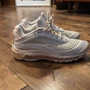 Nike Women’s Air Max Deluxe SE